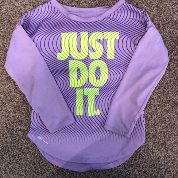 Girls’ The Nike Tee - Picture 1 of 6